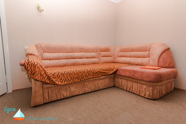 
Большой раскладывающийся диван