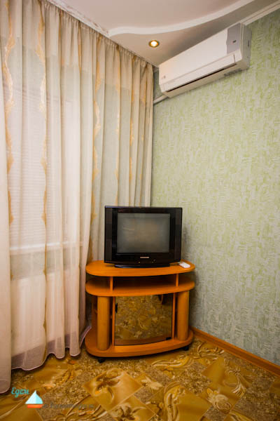 Во второй комнате также установлен телевизор